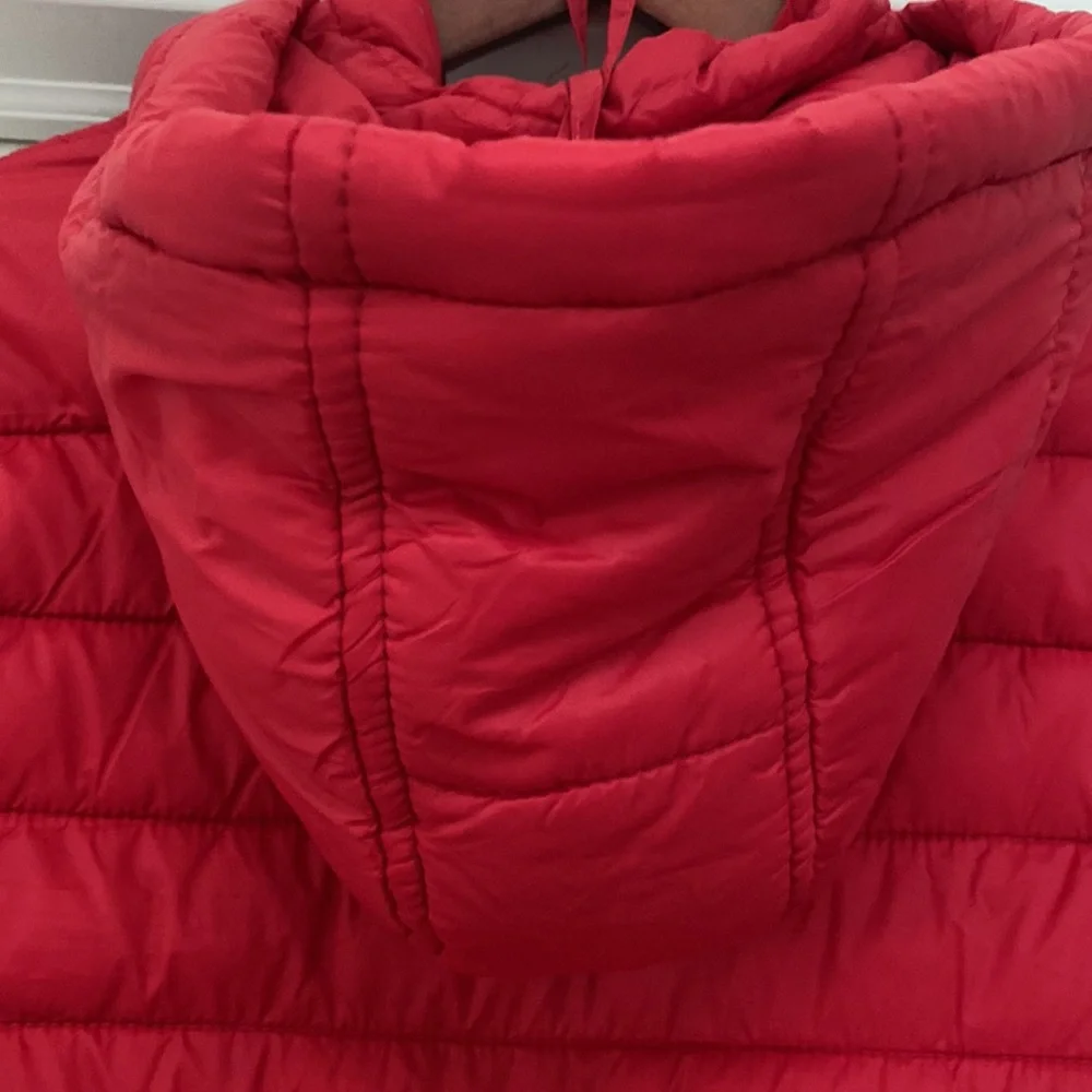 St. Johns Bay packable puffer coat. Medium - Picture 3 of 7